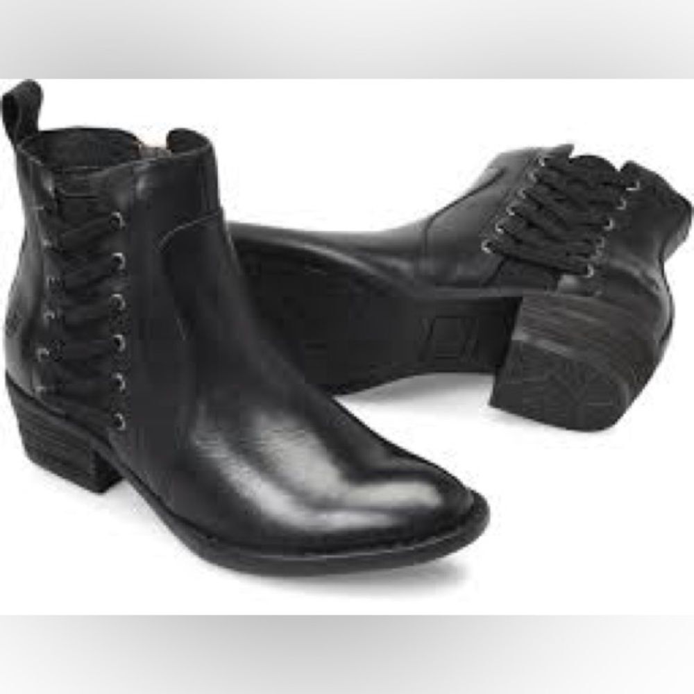 Born Dayle Leather Crisscross Detail Ankle Boots Black Size 7